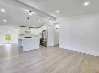 11 Rolling Hill Rd, Hampton Bays, NY 11946