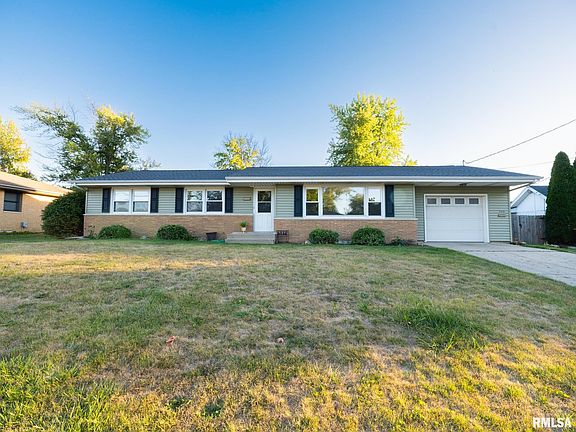 2nd image of 320 Oakwood Cir