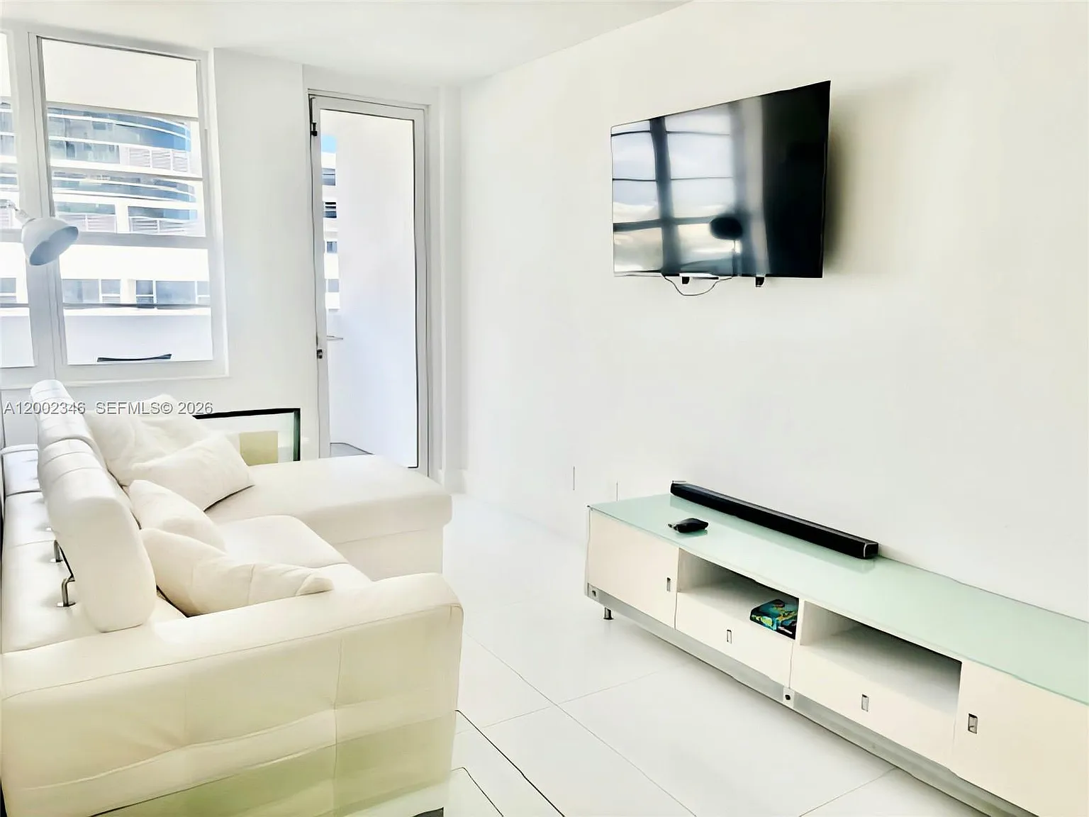 The Decoplage Condo — Photo 2