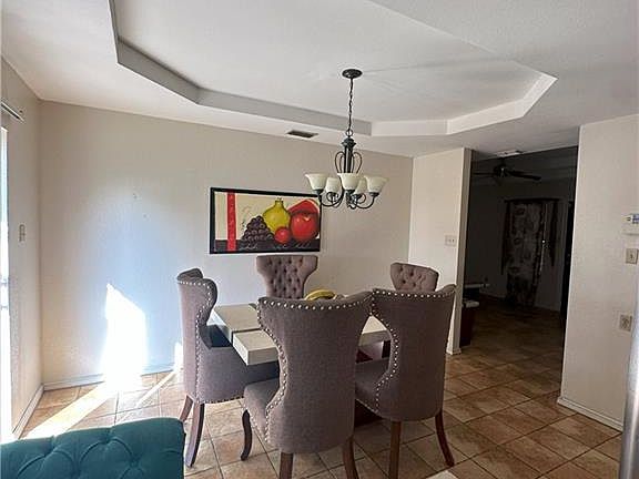 4th image of 309 Silverado Dr W