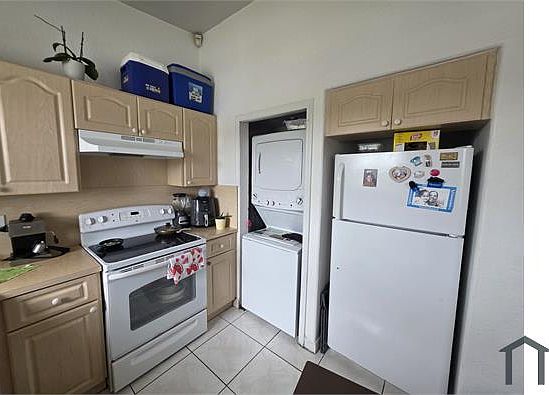 4th image of 8000 W 28th Ct Unit 201