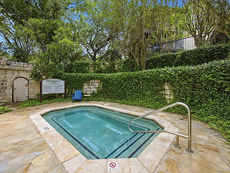 6000 Shepherd Mountain Cv #304 — Photo 19