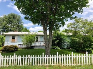 29 Chantilly Ct, Clyde, NC 28721