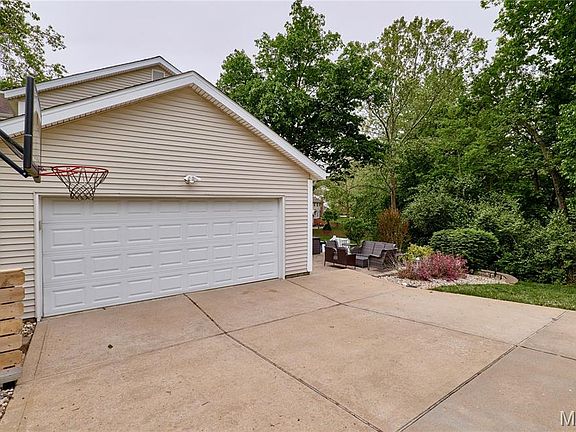 4th image of 5811 White Pine Dr