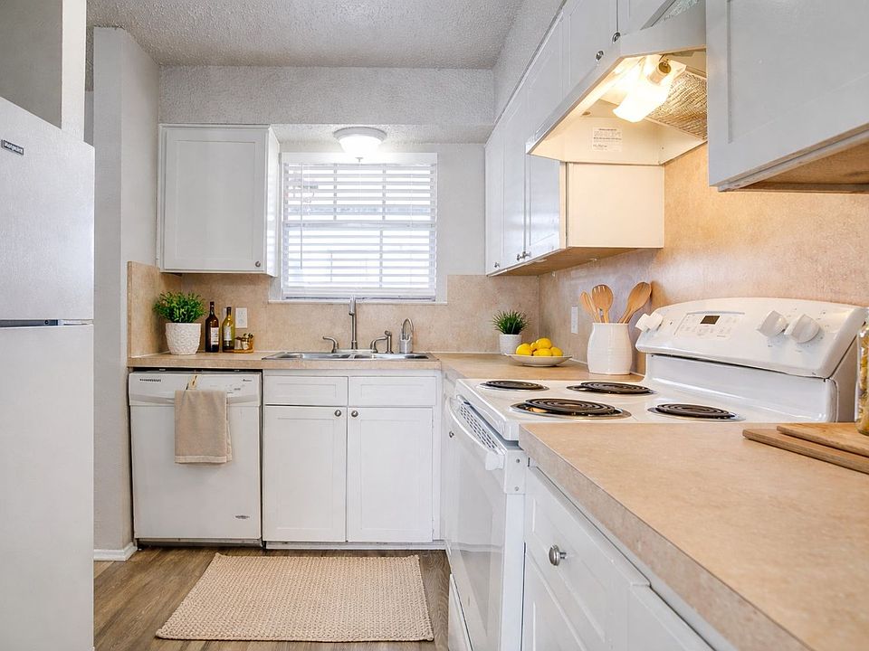 1st image of 105 SE Gardens Blvd #108
