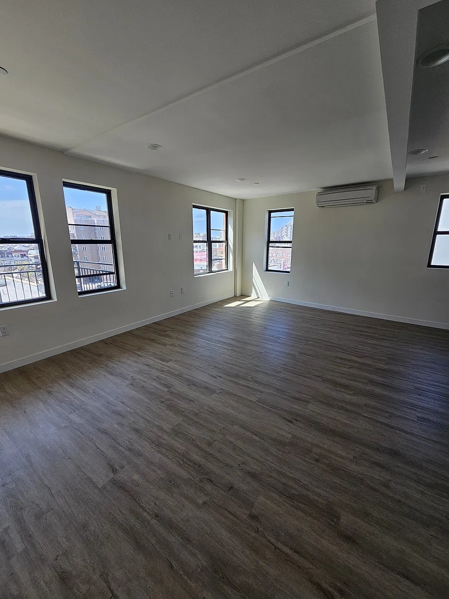 Building Photo - 1102 Banner Ave #3