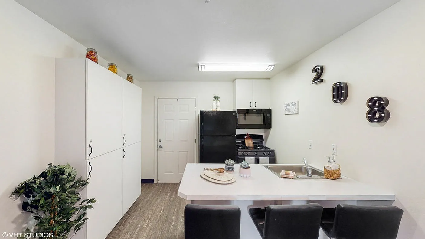 The 208 — Photo 1