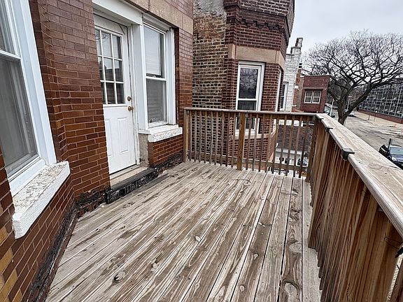 2nd image of 842 N Avers Ave #G
