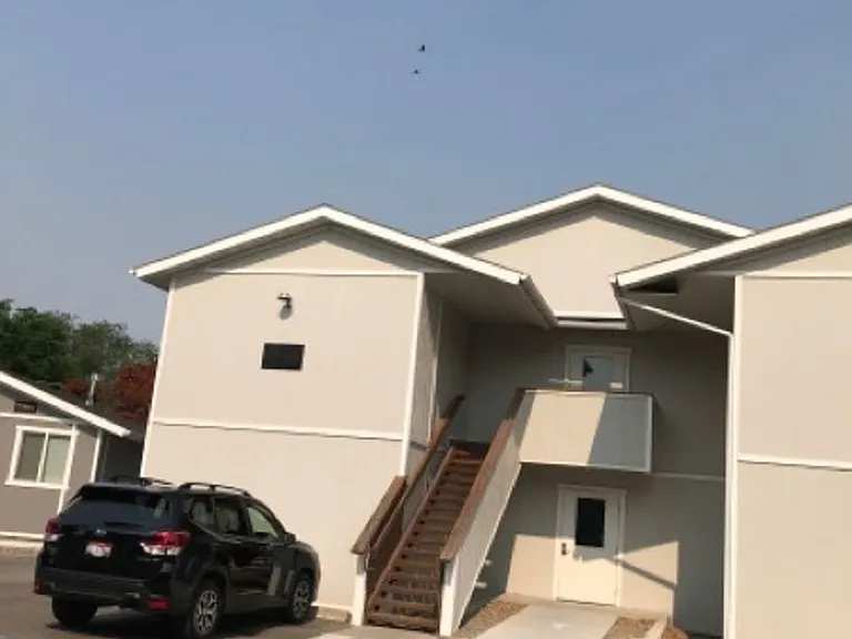 592 Monroe St — Photo 1