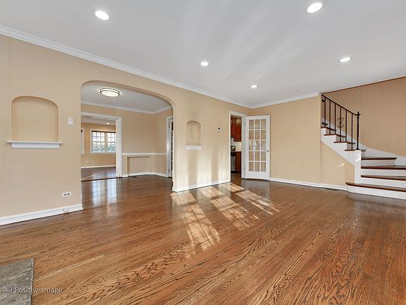 4th image of 6930 N Kenton Ave