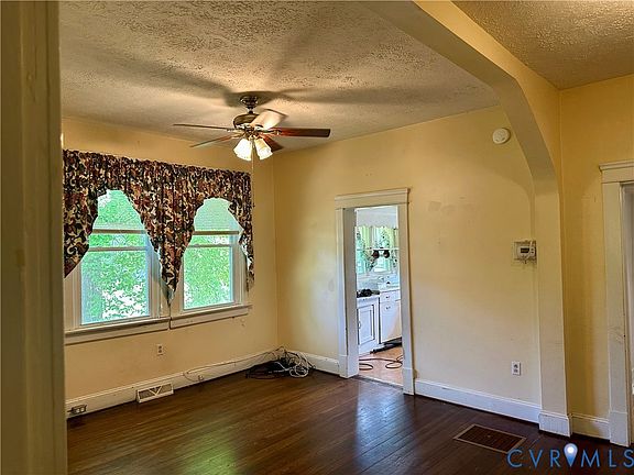 3rd image of 958 Old Louisa Rd