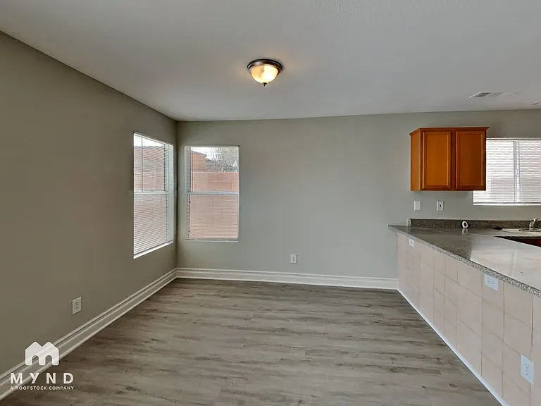 6271 Stone Hollow Ave — Photo 9