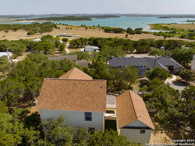 4 bed, 4.0 bath, 2424 sqft, $2,950 — Photo 3