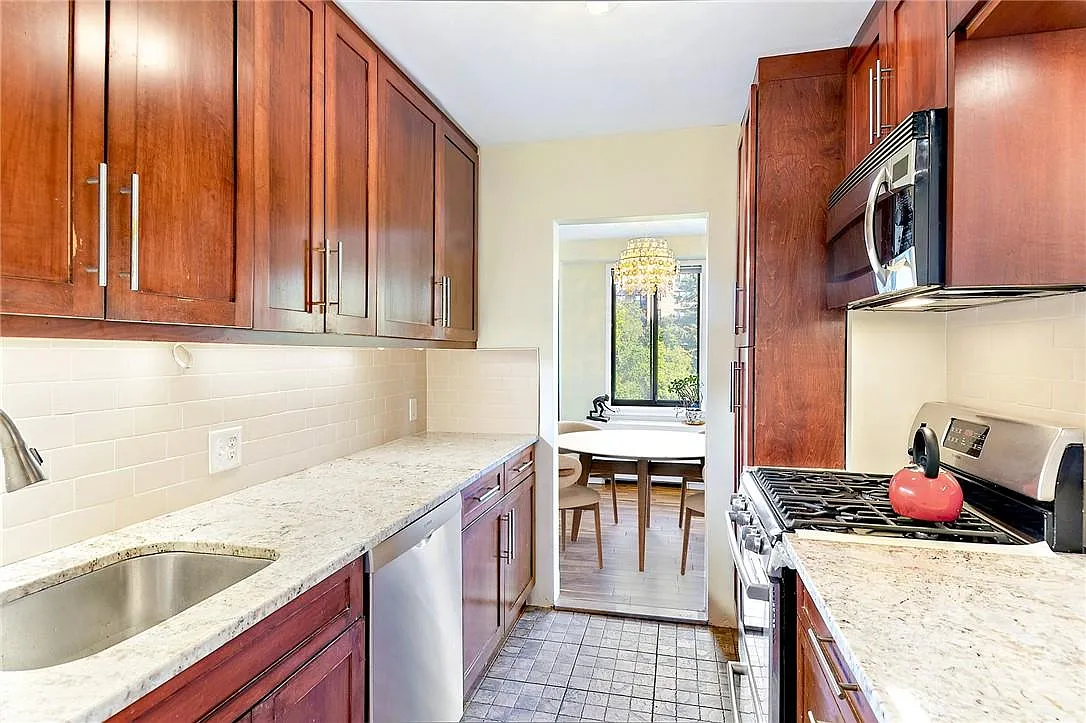 3671 Hudson Manor Terrace #5D photo 1