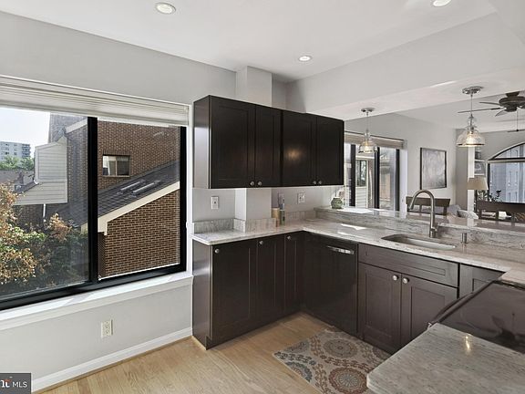 5th image of 1029 N Stuart St APT 401