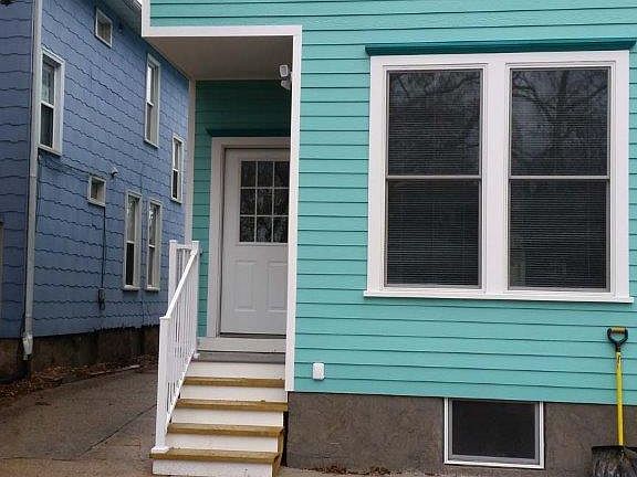 Private back entrance for 2nd floor only.