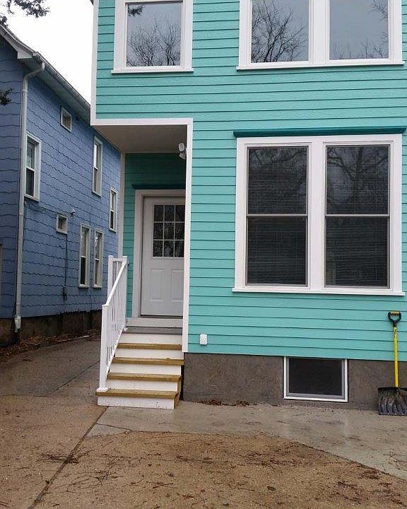 Private back entrance for 2nd floor only.