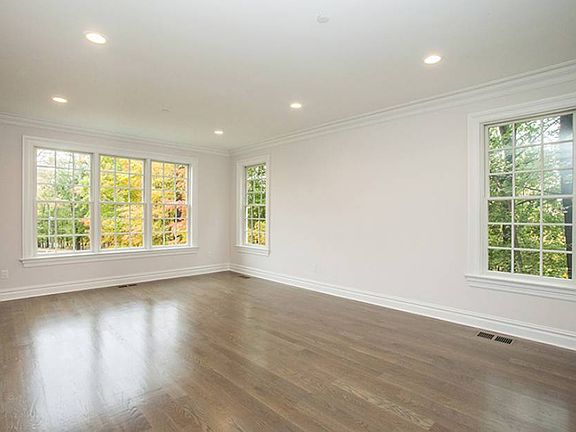 3rd image of 651 King St