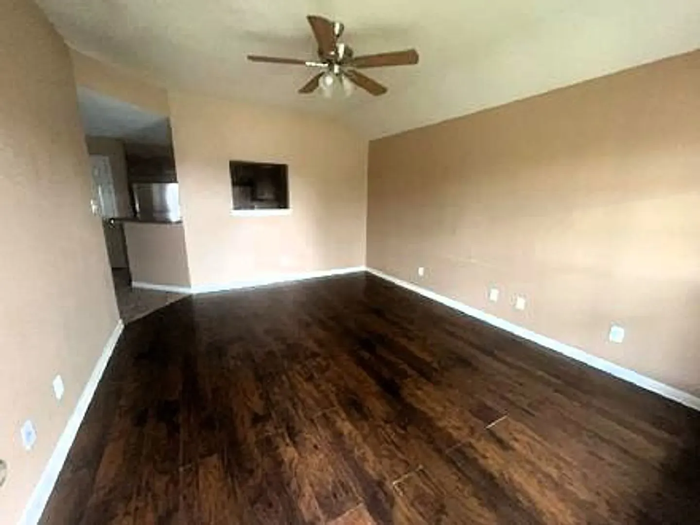 3 bed, 1295 sqft, $1,425 — Photo 2
