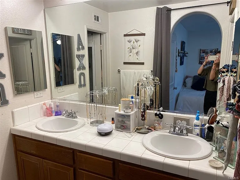 463 Almond Rd — Photo 12