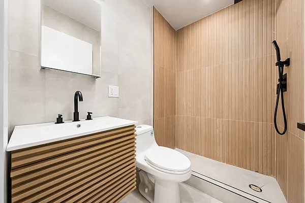 Rented by REAL New York | media 21