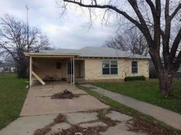 2102 6th St, Brownwood, TX 76801
