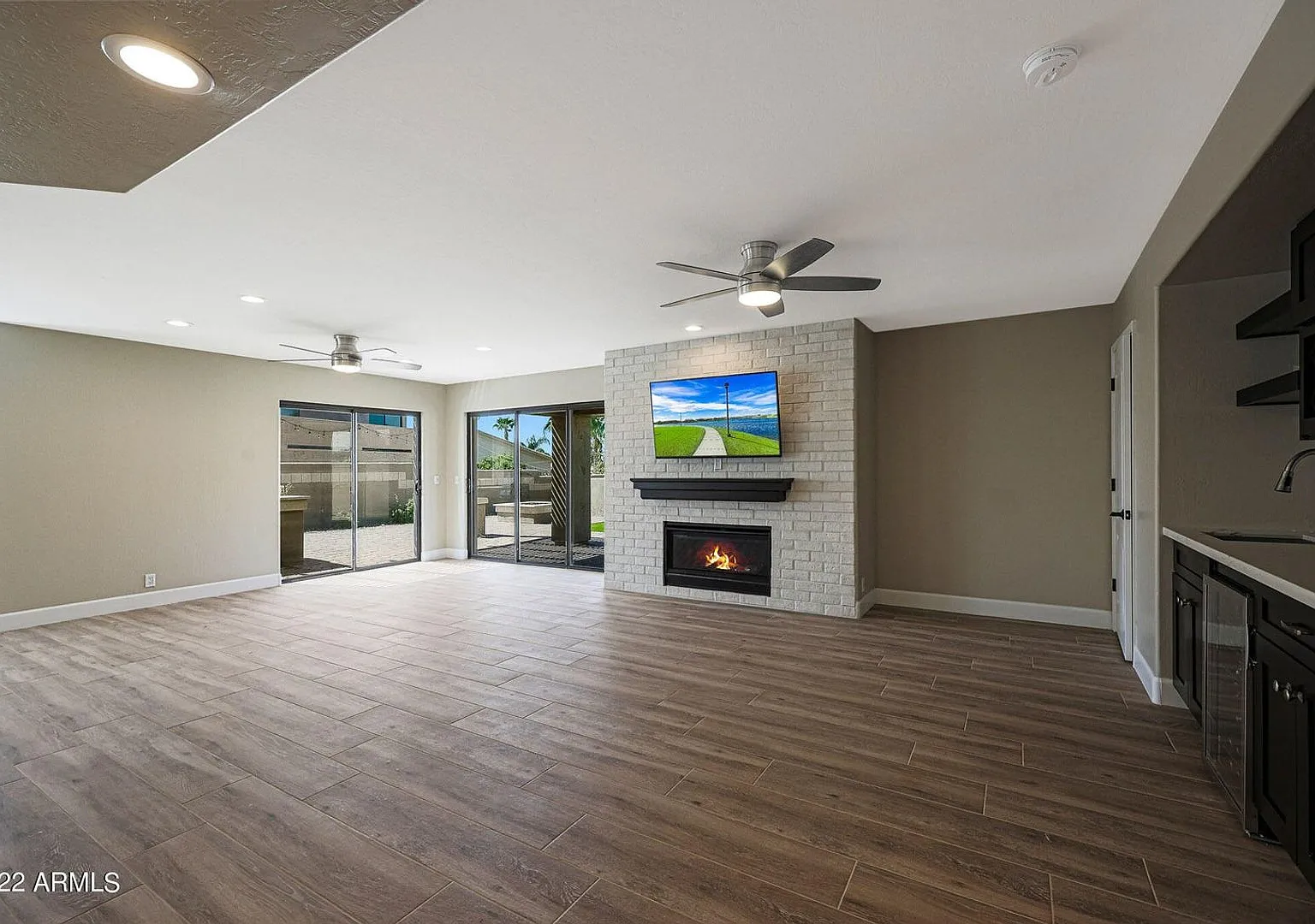 Gorgeous Luxury 4 Bedroom Remodeled Arrowhead Lakes Home with BBQ — Photo 4