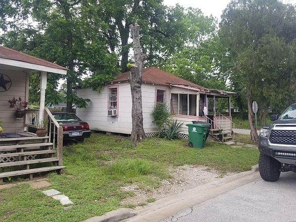 2nd image of 1407 Amundsen St