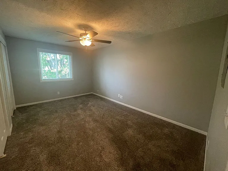 Superior Place Apartments — Photo 17