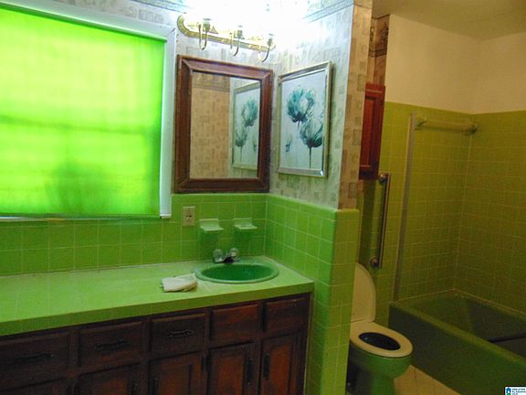 5th image of 1532 Maple Ave SW