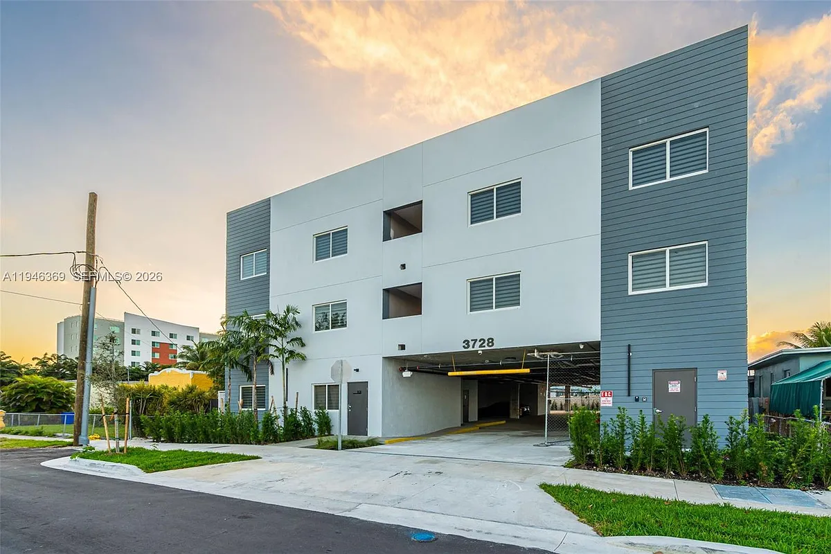 Building Photo - 3728 NW 19th Ave #2