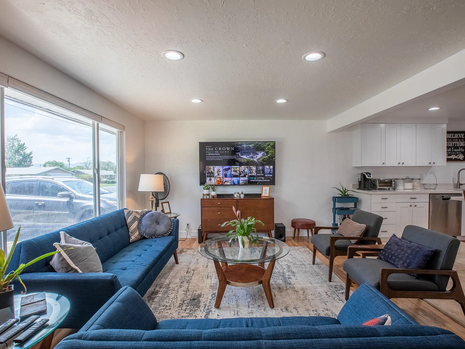 6 bed, 2600 sqft, $4,600 — Photo 2