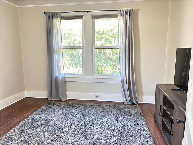 324 Julia Pl — Photo 46