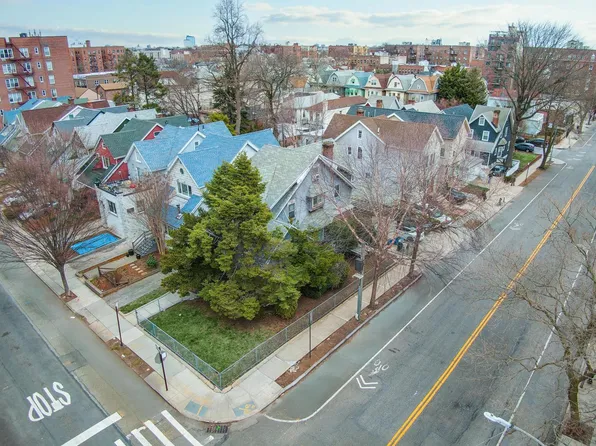 701 Avenue H image 5 of 5