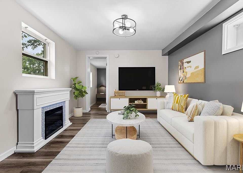 1st image of 320 W 3rd St