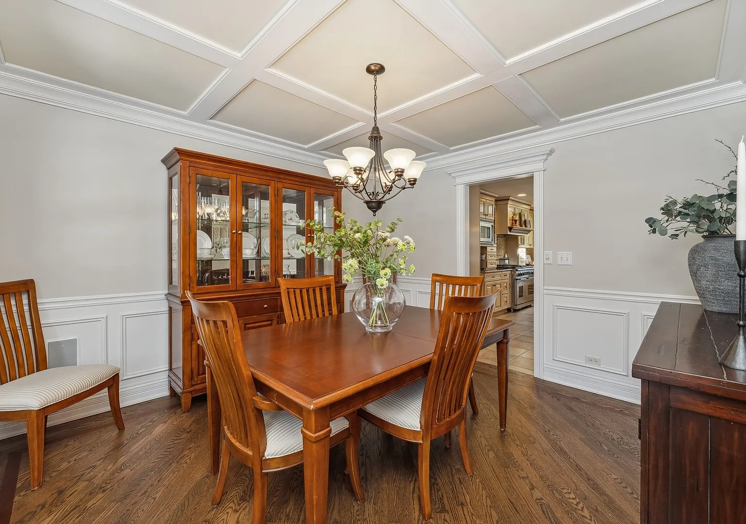 4 bed, 3.5 bath, 2569 sqft, $6,000 — Photo 4
