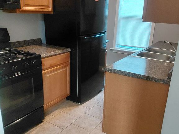 2nd image of 488 Ridge St #1