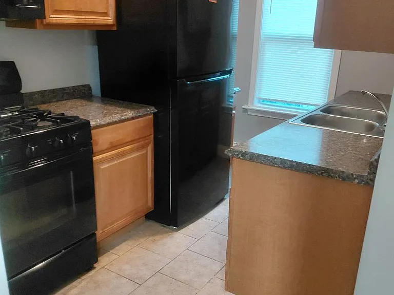 488 Ridge St #1 — Photo 2