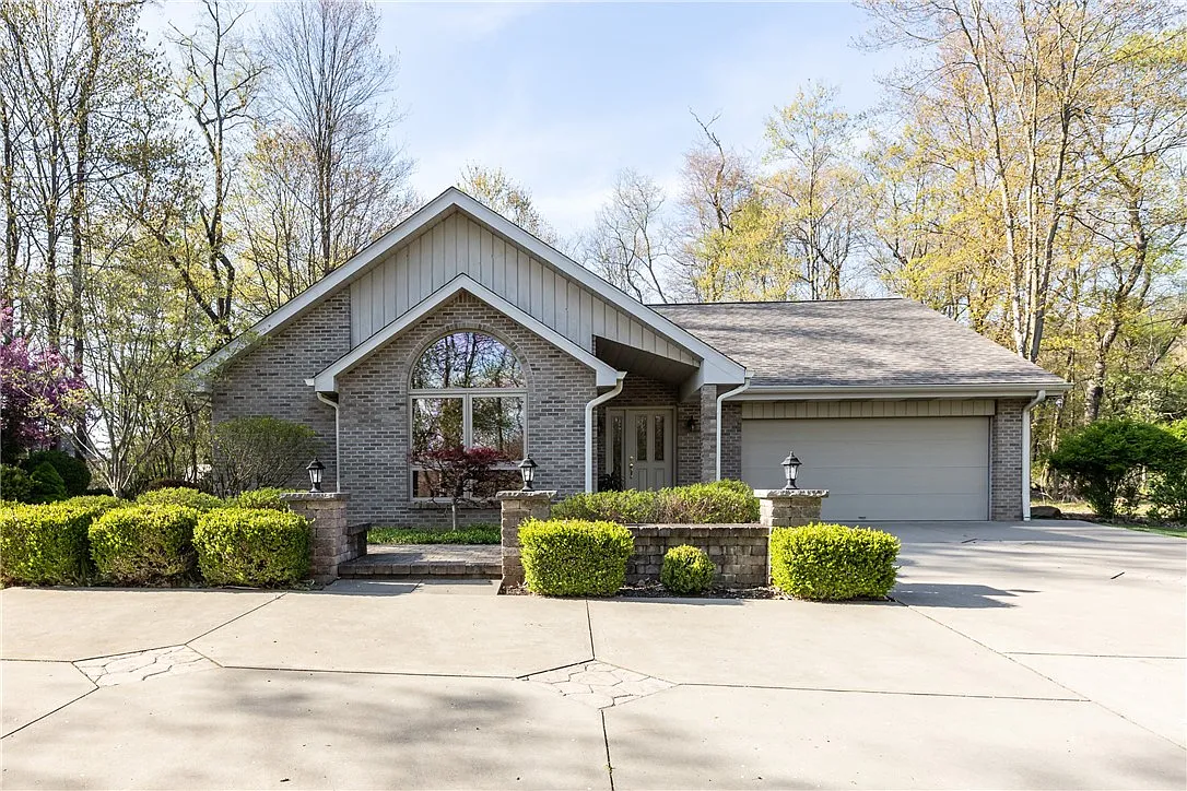 5170 Lakeview Dr photo 1