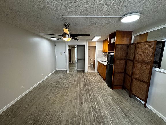 4th image of 440 Lewers St APT 403