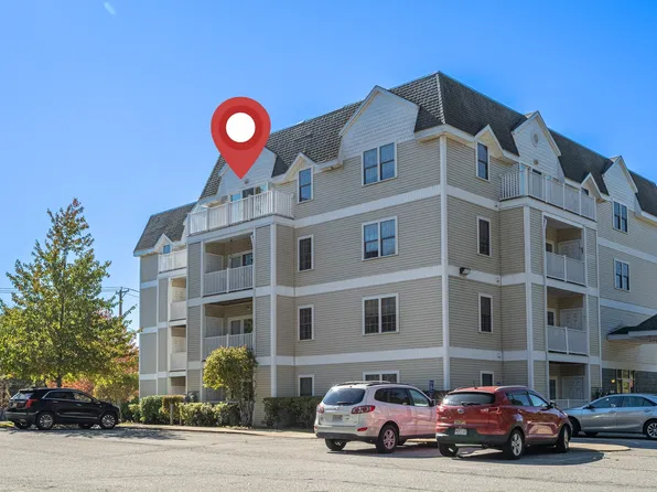 34 Burnham Rd APT 402, Methuen, MA 01844