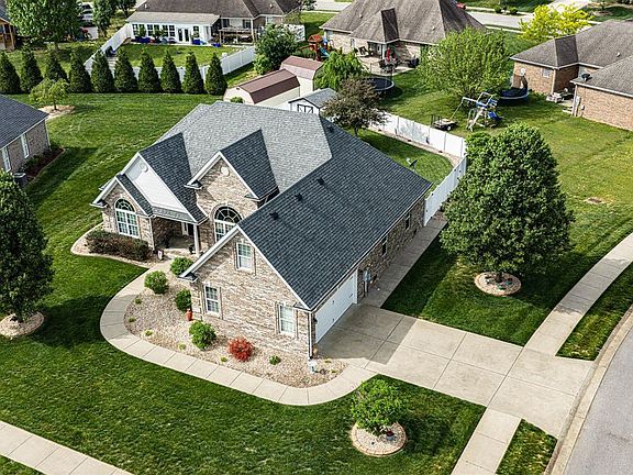 3rd image of 1219 Muirfield Ln