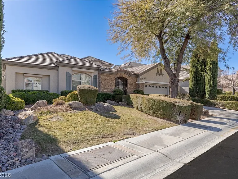 9421 Queen Charlotte Dr — Photo 3