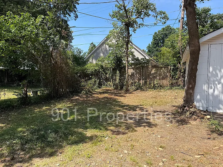 1055 S Cox St — Photo 20