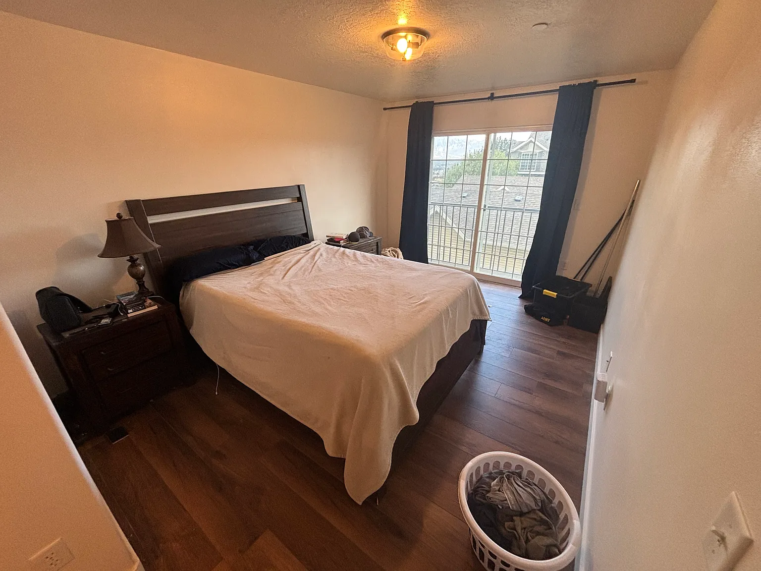 3 bed, 1247 sqft, $2,100 — Photo 4