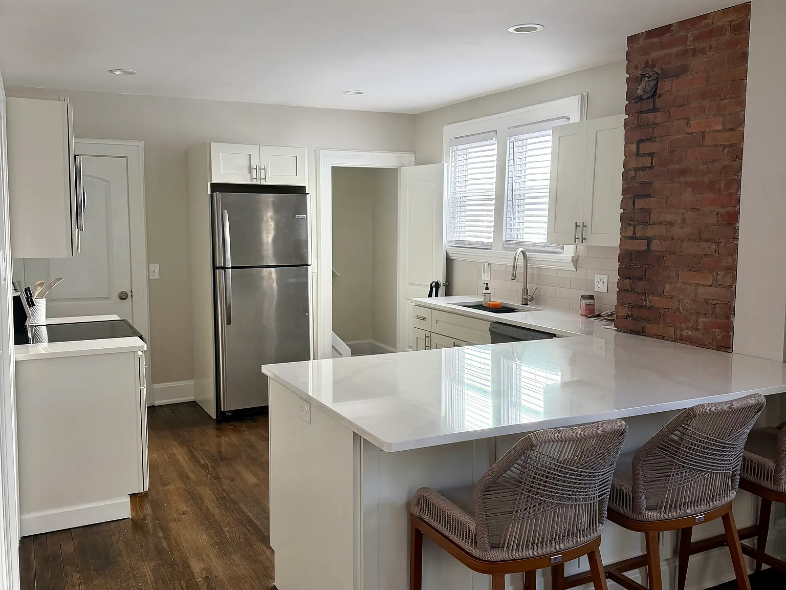 2 bed, 1600 sqft, $3,000 — Photo 2