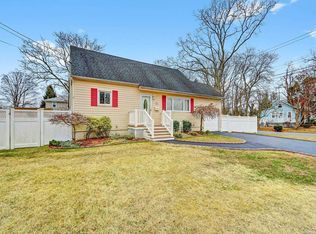 192 Neptune Ave, West Babylon, NY 11704