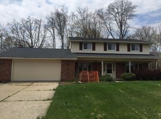 2285 Blackthorn Dr, Burton, MI 48509