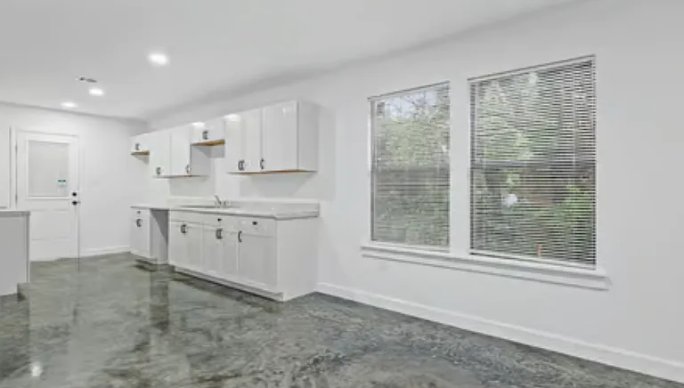 1109 Cella St — Photo 9