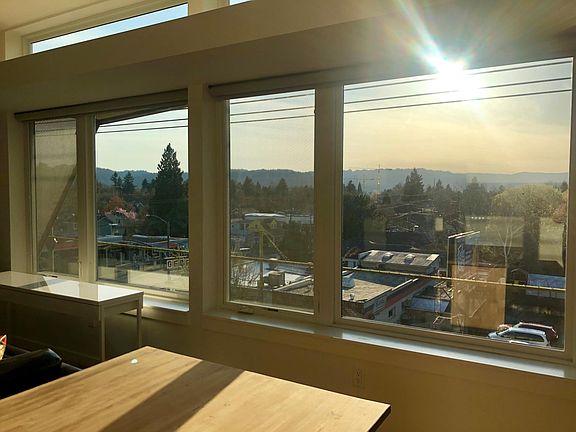 4th image of 1455 N Killingsworth St APT 404